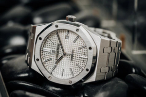The Rise of Pre-Owned Luxury Watches: Smart Buying in 2025
