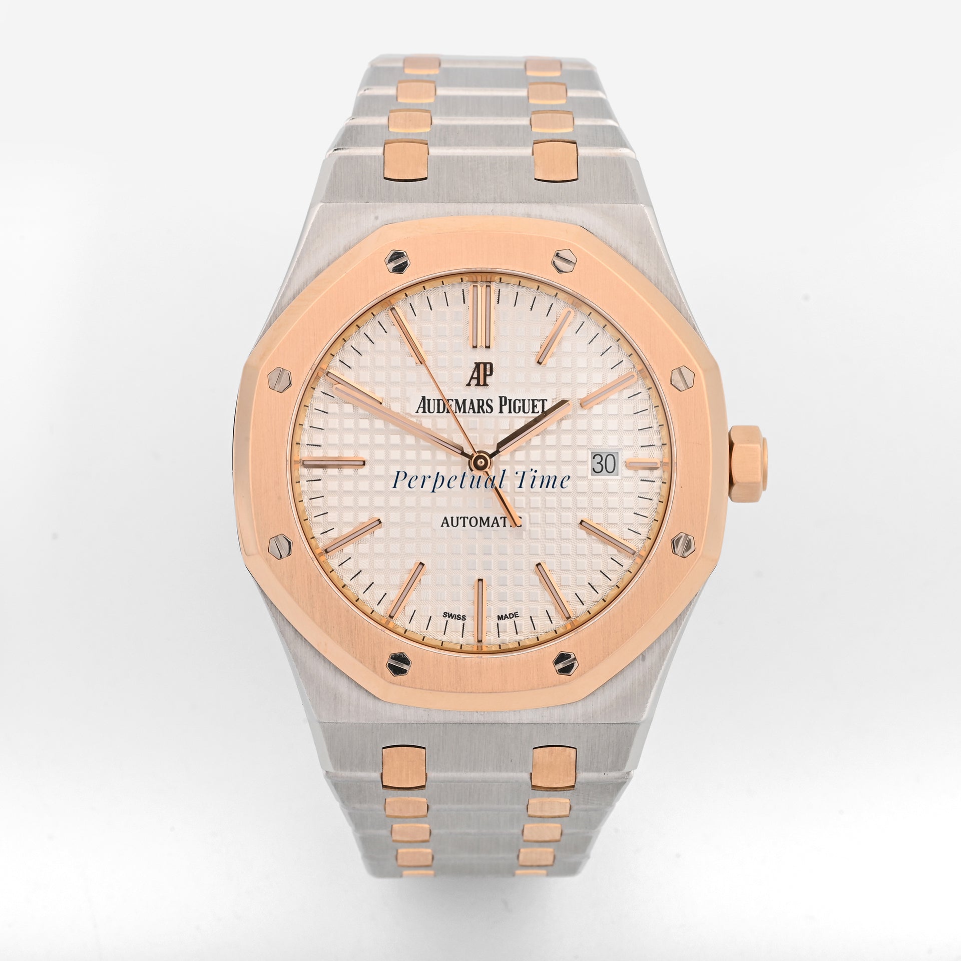 Audemars Piguet Royal Oak Selfwinding White Dial on Bracelet band 15400SR.OO.1220SR.01 Papers 2017