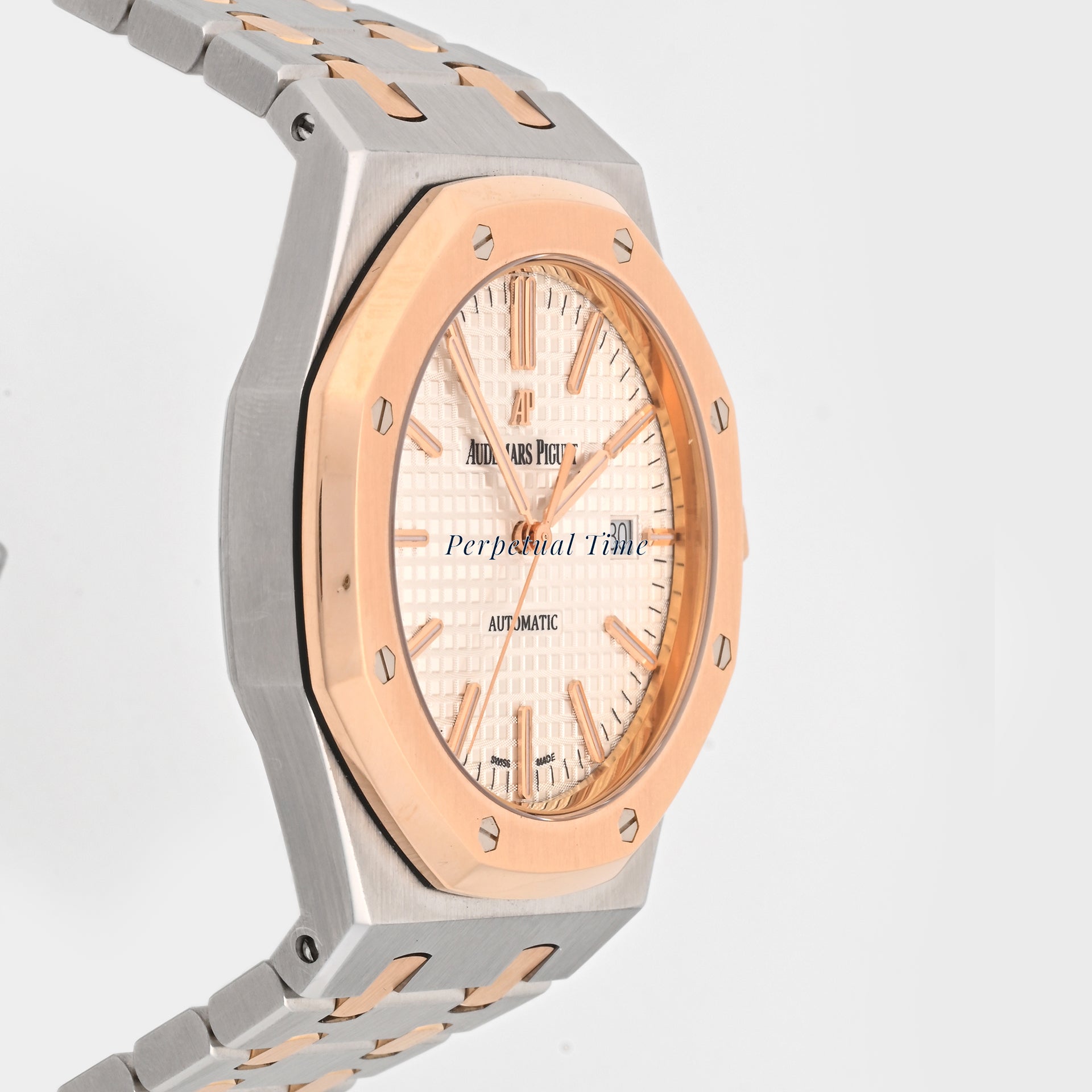 Audemars Piguet Royal Oak Selfwinding White Dial on Bracelet band 15400SR.OO.1220SR.01 Papers 2017