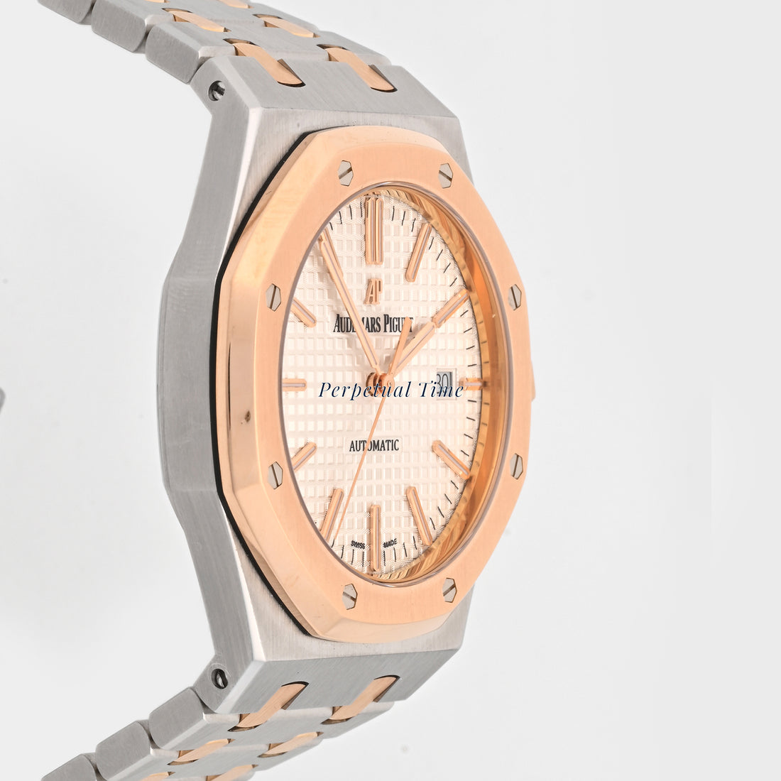 Audemars Piguet Royal Oak Selfwinding White Dial on Bracelet band 15400SR.OO.1220SR.01 Papers 2017
