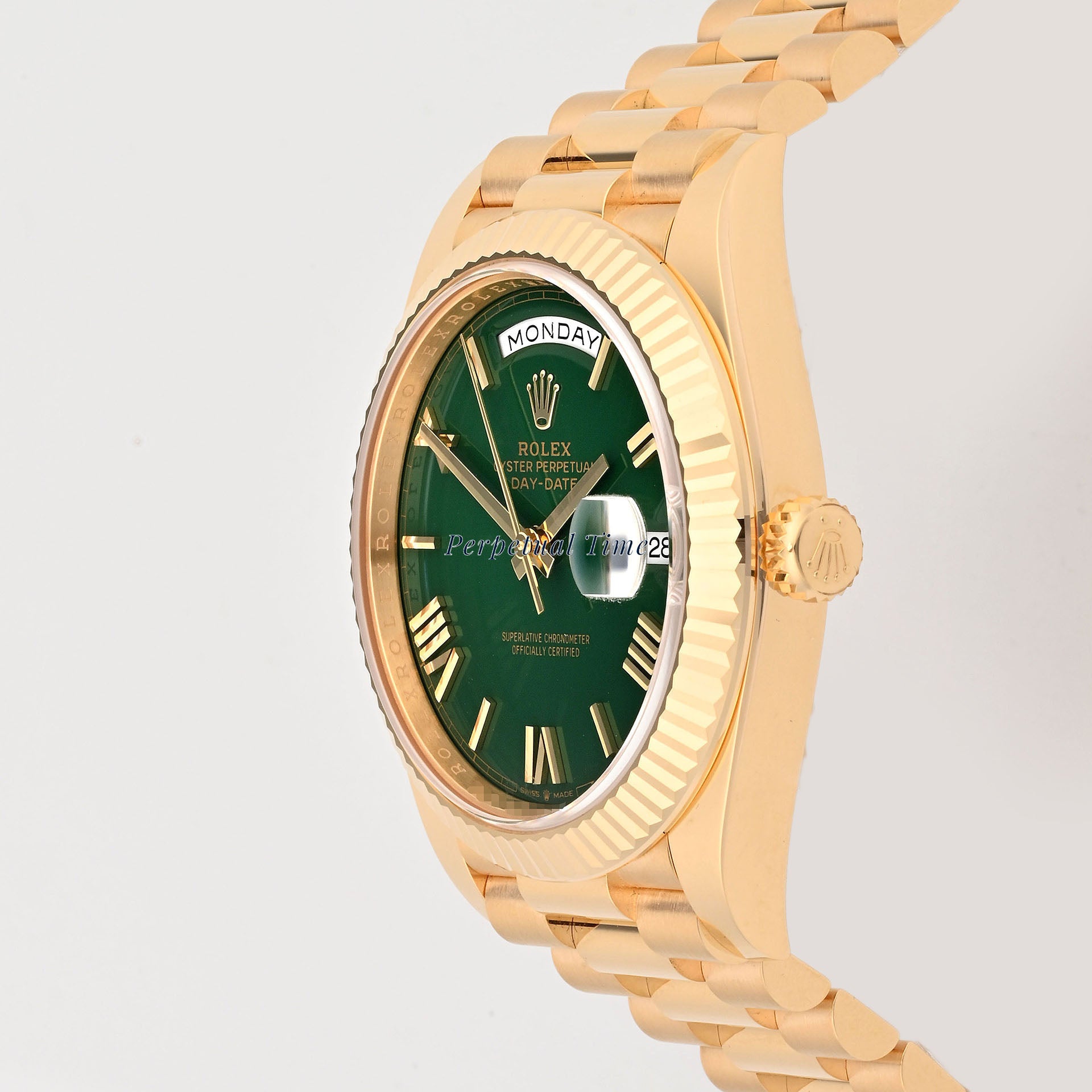 Rolex Day-Date 40mm "Money" Green Roman Dial 228238 Fluted Bezel President Band Card 2026
