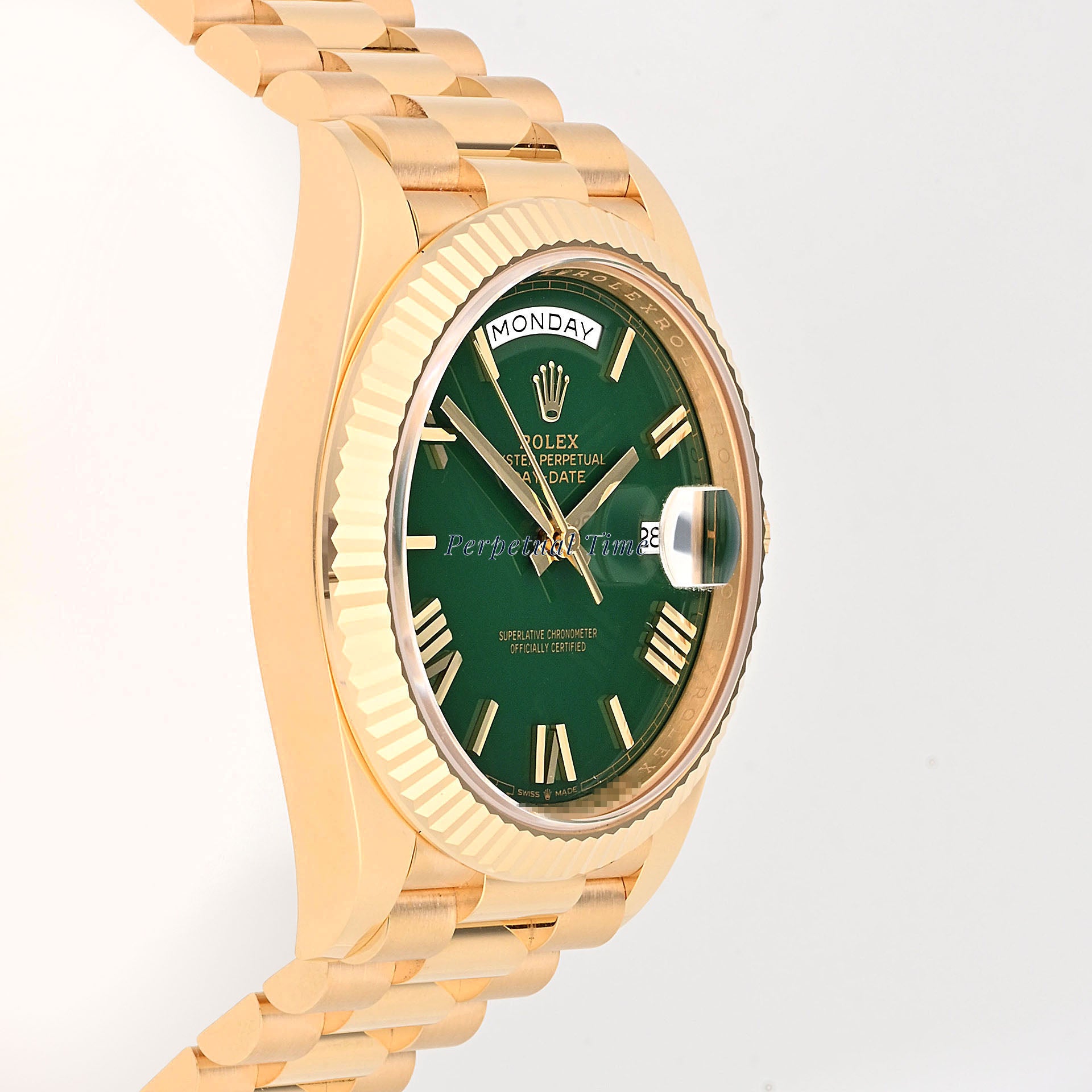 Rolex Day-Date 40mm "Money" Green Roman Dial 228238 Fluted Bezel President Band Card 2026