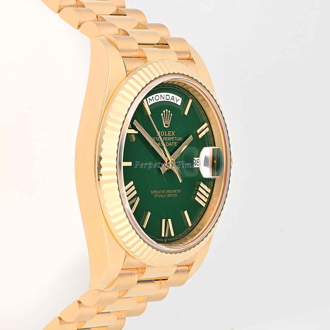 Rolex Day-Date 40mm "Money" Green Roman Dial 228238 Fluted Bezel President Band Card 2026
