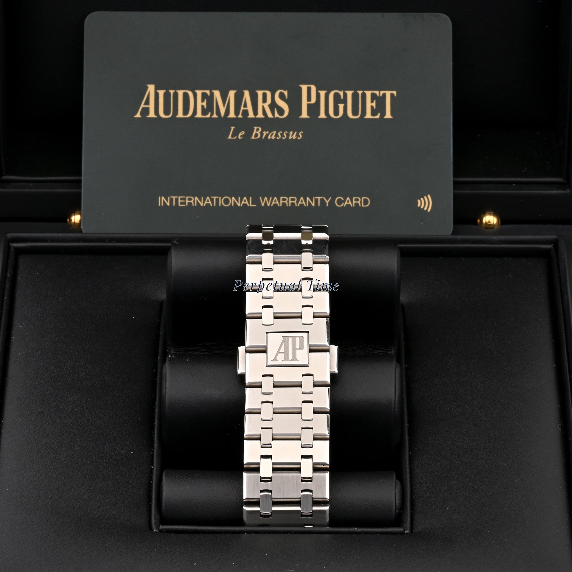 Audemars Piguet Royal Oak Selfwinding White Dial on Bracelet band 15400ST.OO.1220ST.02 Card 2017